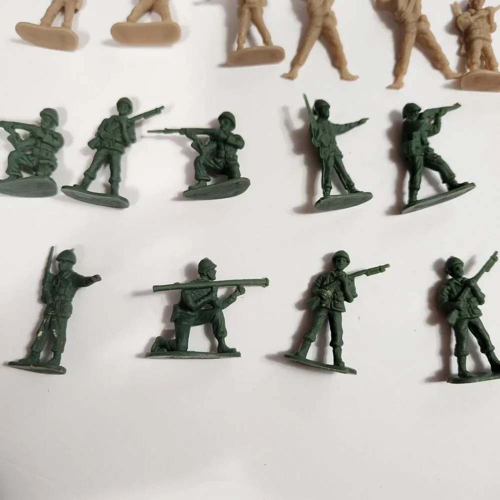 Plastic Army Men Figures Tan and Green Military Soldiers Lot of 50